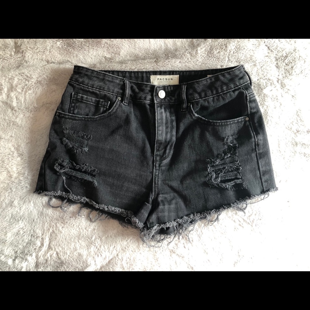 black pacsun shorts